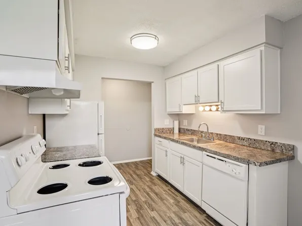 Hillcrest Club Apartments