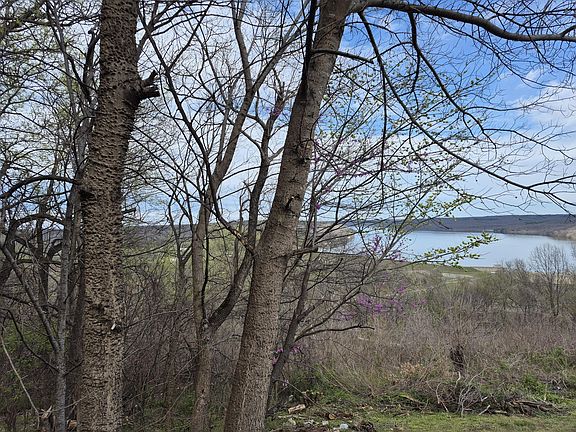 2nd image of 341 E 437th Rd