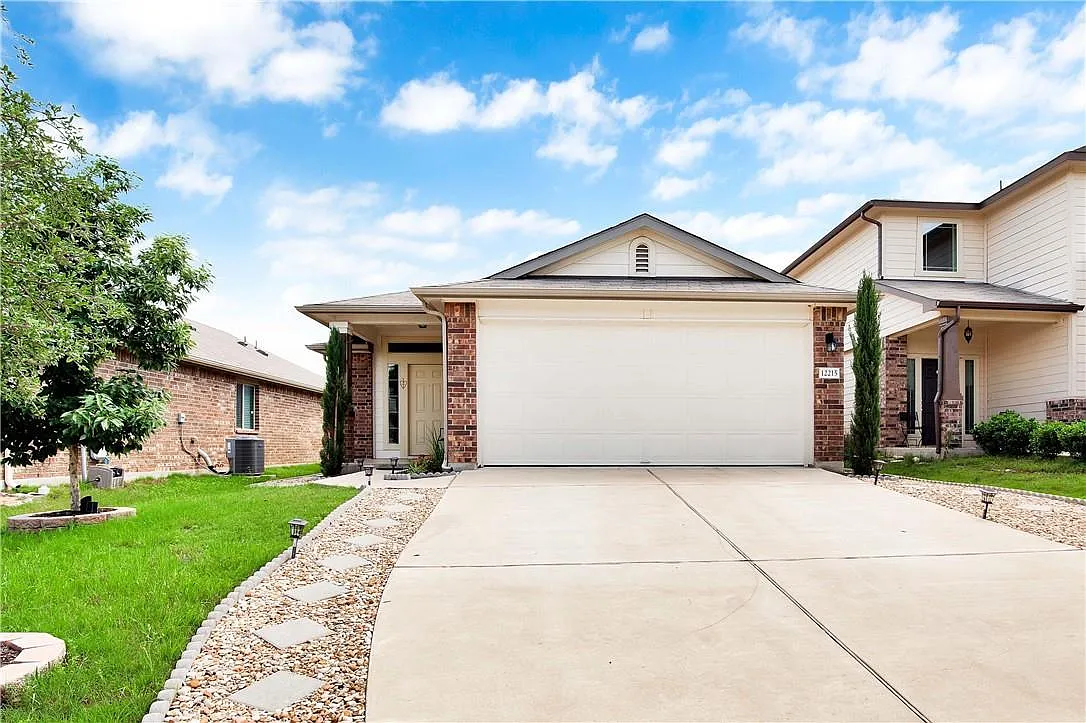 4 bed, 3.0 bath, 1458 sqft, $1,900 — Photo 2