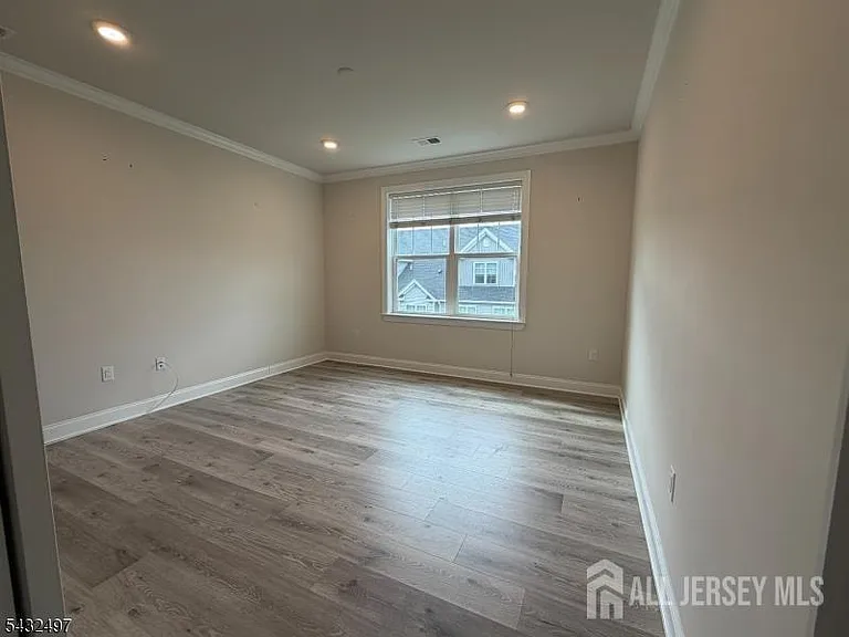 810 Greenland Sq — Photo 3