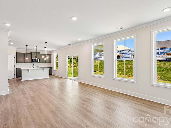 5th image of 3989 Guinevere Dr
