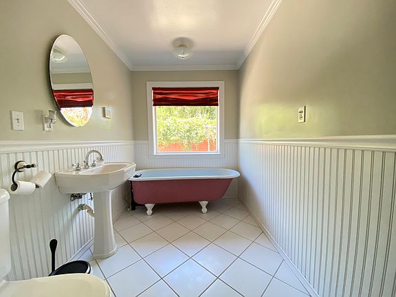 4th image of 212 W Race Ave