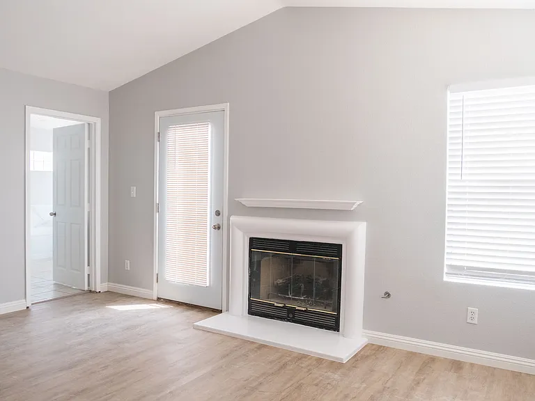 39748 Gorham Ln — Photo 17
