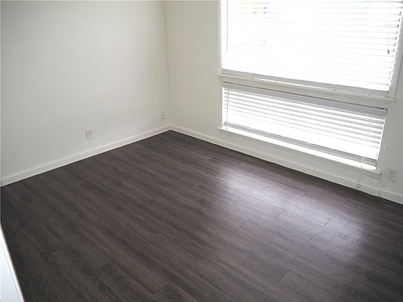 3rd image of 1200 E 52nd St APT 202A