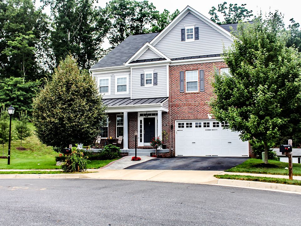 1st image of 147 Carriage Hill Dr