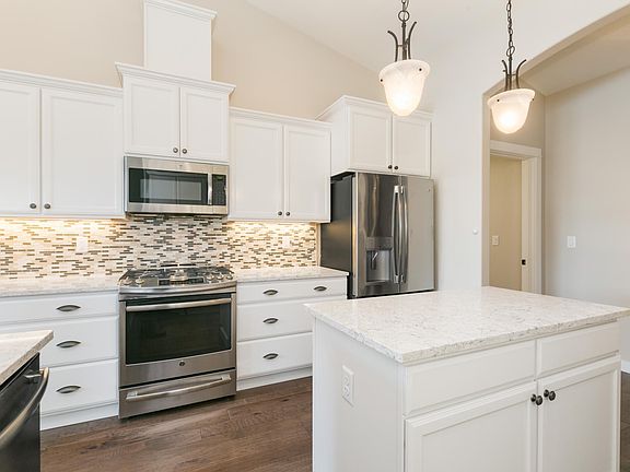 All soft close cabinetry, gas stove, very spacious