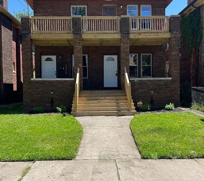 4345 W Euclid St