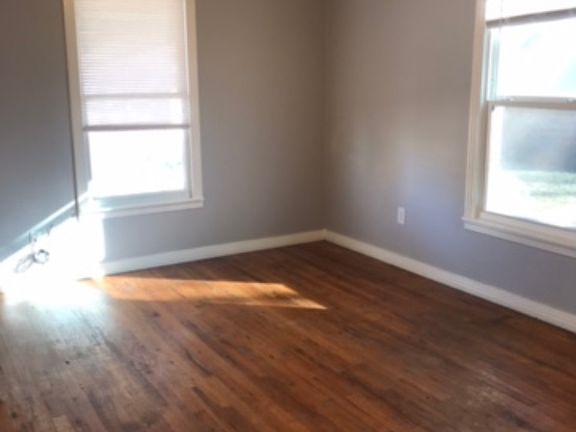 5th image of 1101 W Woodlawn St