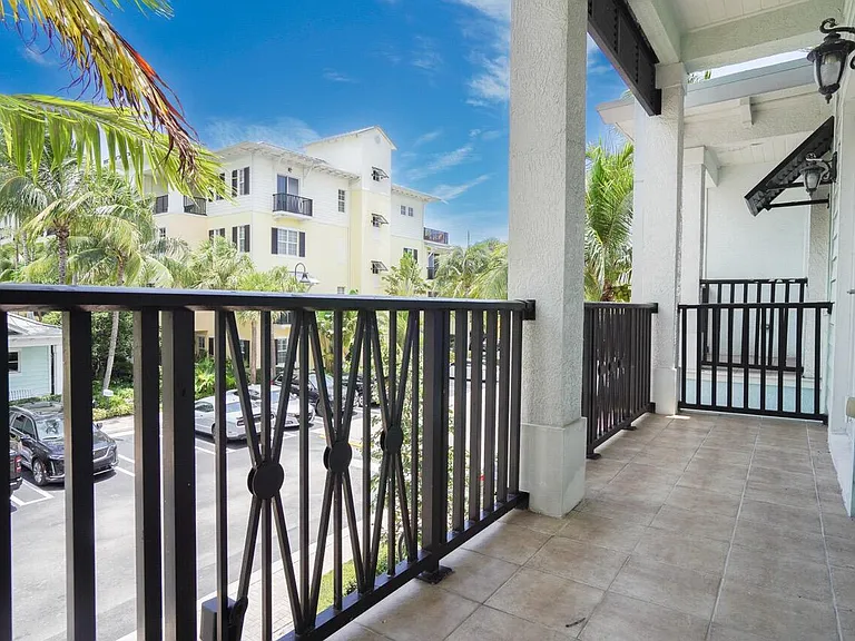 214 S Latitude Cir — Photo 2