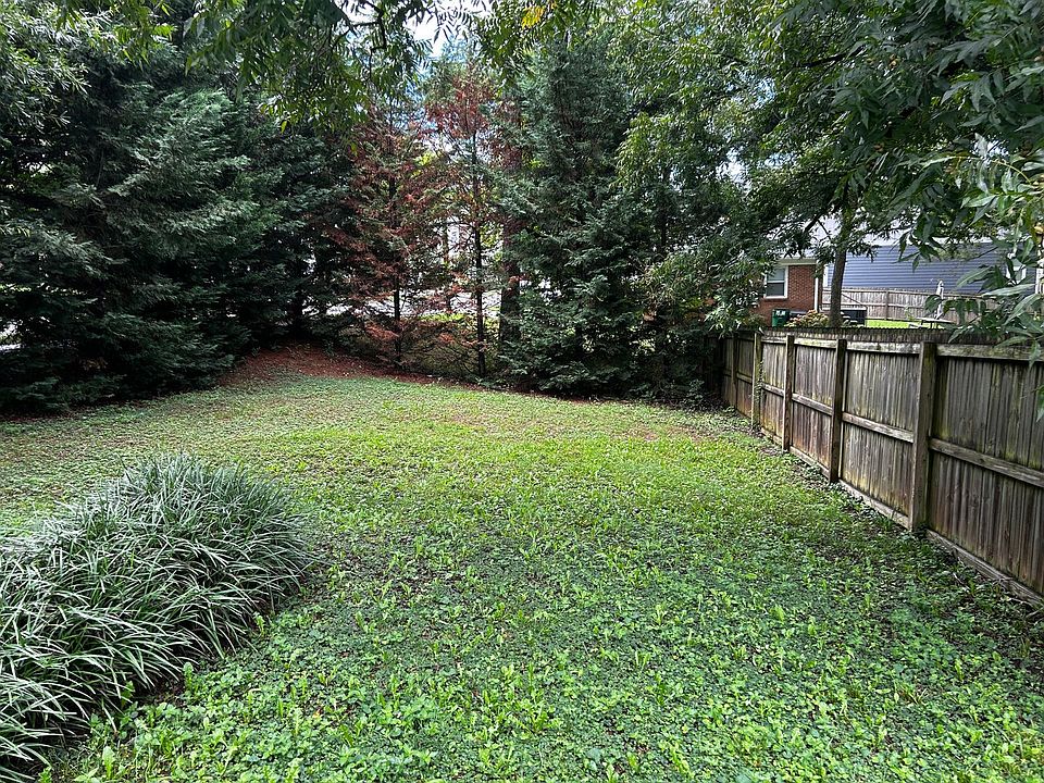 2nd image of 828 E 16th St