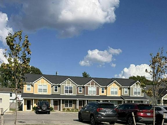 3rd image of 1908 Lombardia Ln