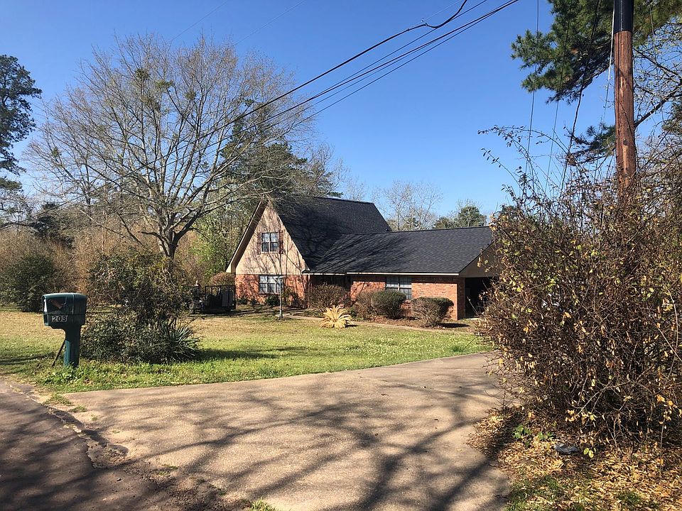 1st image of 203 Carriage Ln
