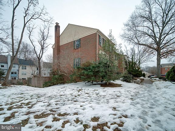 3rd image of 9865 High Water Ct