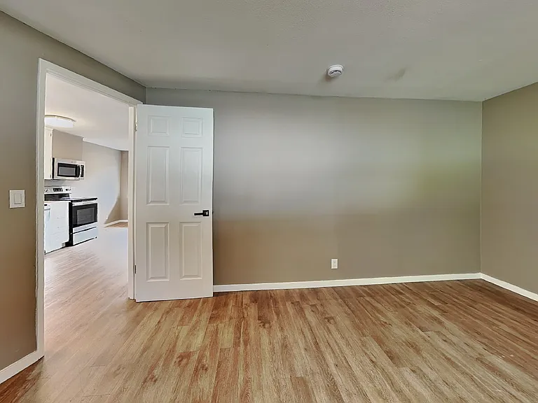 102 Summit Ave N #8 — Photo 4