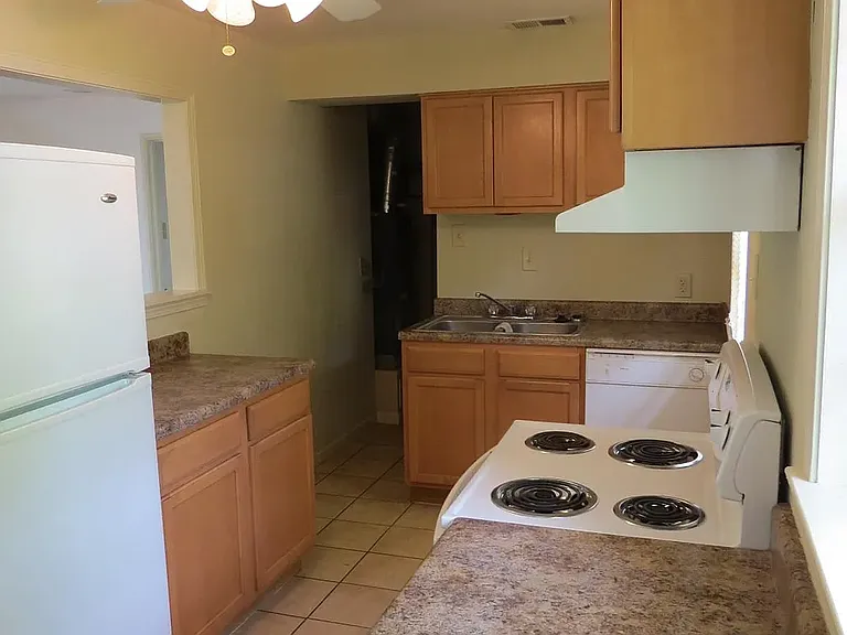 376 Malboro Rd — Photo 5