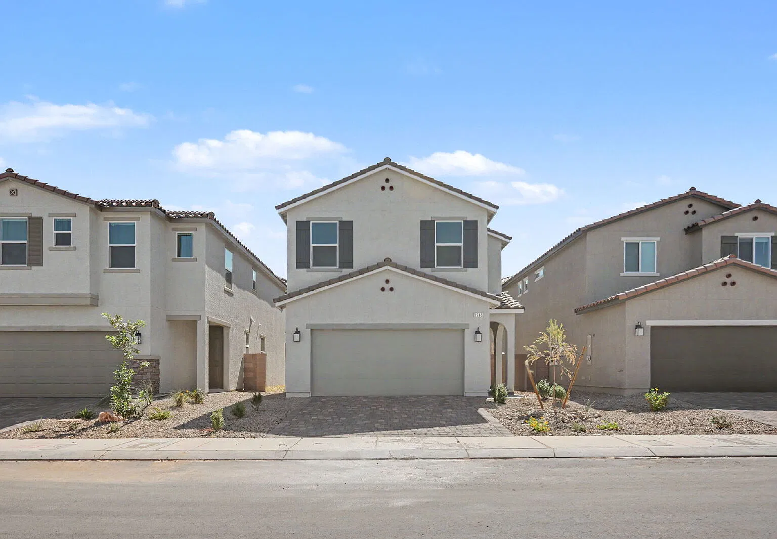 4 bed, 2.5 bath, 1979 sqft, $2,400 — Photo 1