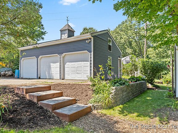 3rd image of 5791 Egypt Valley Ave NE