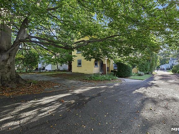 5th image of 156 Cornell Avenue