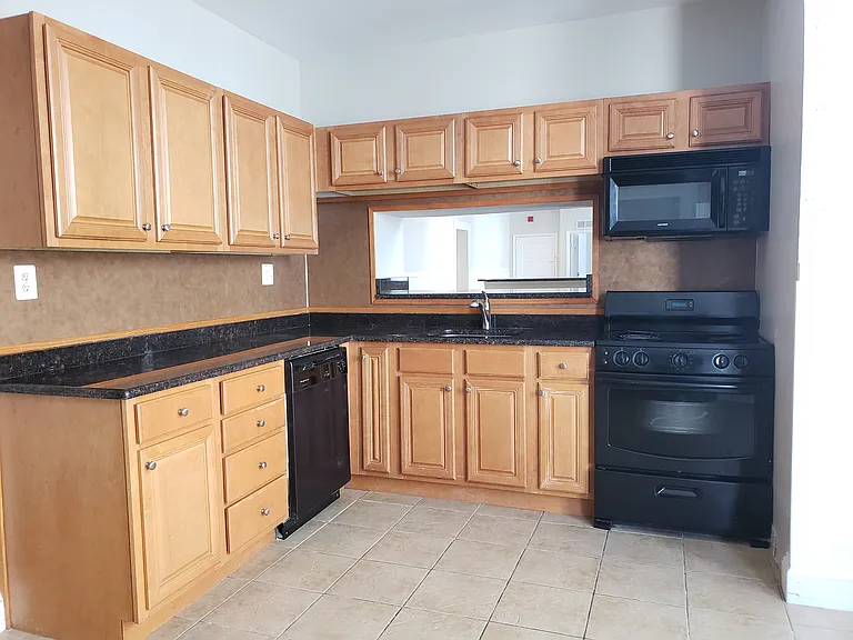213 S 41st St #C — Photo 17