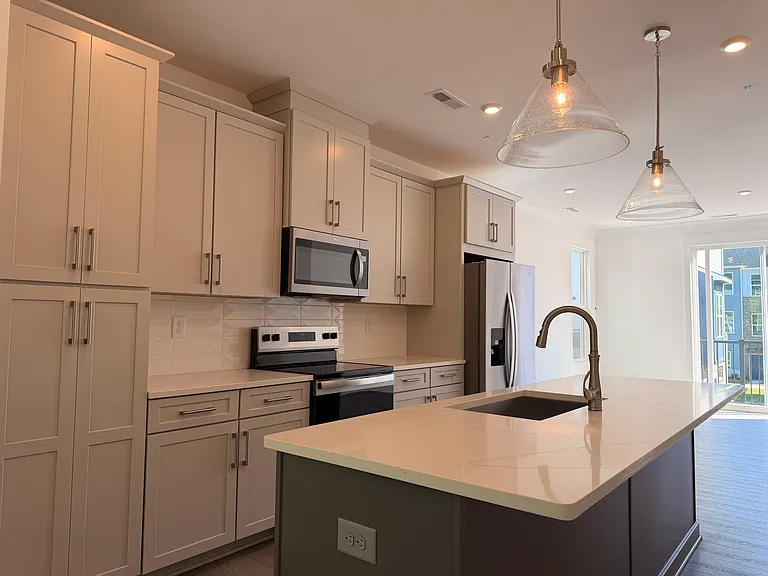 1344 Hamilton St — Photo 3