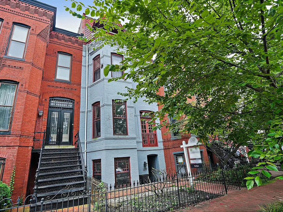 409 Constitution Ave NE #2