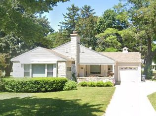 1338 Harris Dr, Waukesha, WI
