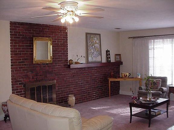 Livingroom&Fireplace