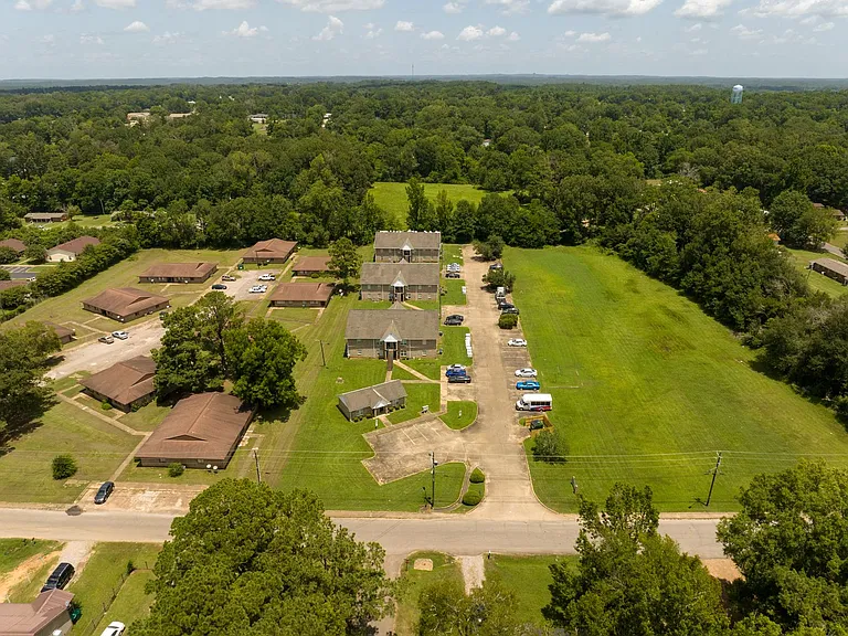 Hillcrest Estates — Photo 9