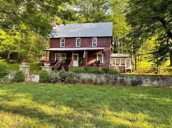 1940 Bettys Creek Rd, Rabun Gap, GA 30568