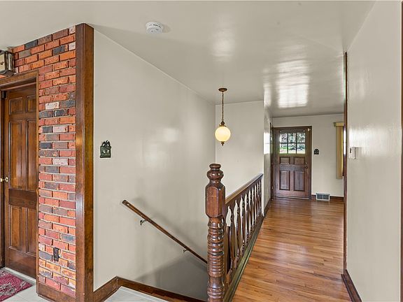 4th image of 665 Woodland Rd