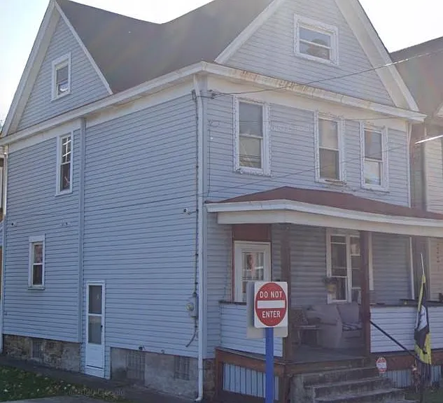 318 Lydia St — Photo 2