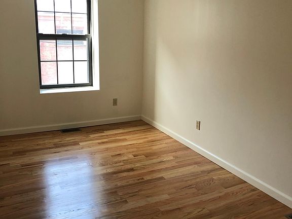 5th image of 250 Washington St Rear 2