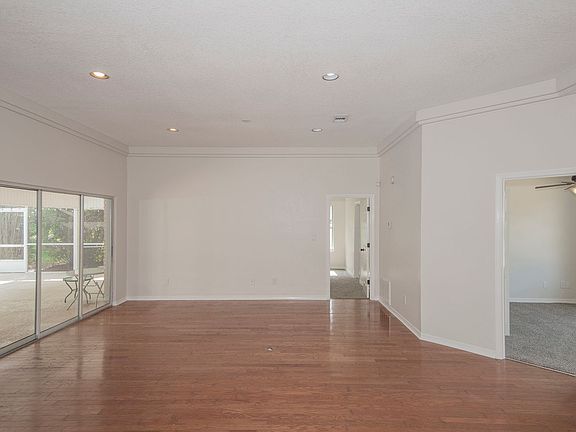 4th image of 5490 Oakmont Dr
