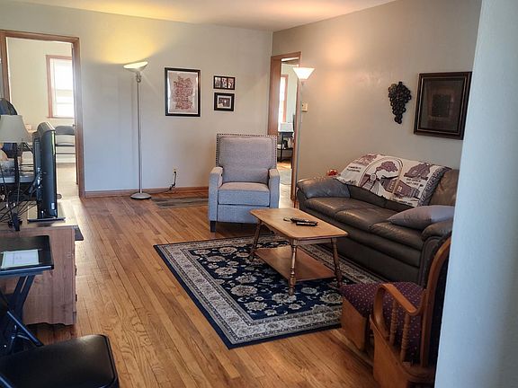 3rd image of 1535 Maxwell Ave