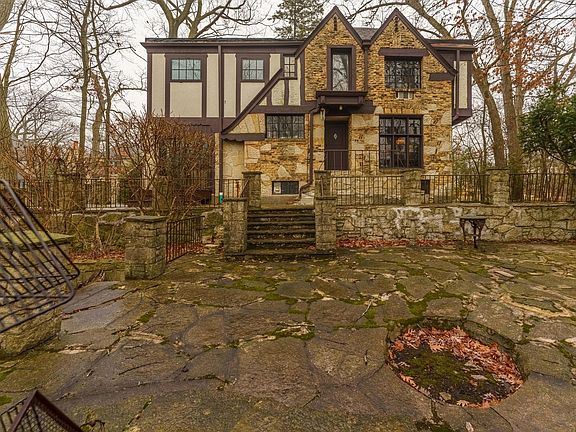 2nd image of 219 Woodland Rd