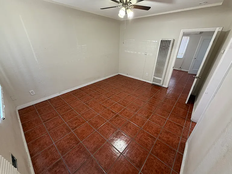 729 Martin Luther King Jr Ave — Photo 5