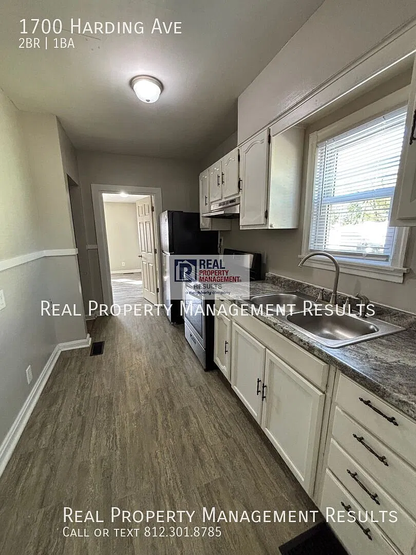 Bright 2 Bedroom Home with Bonus Room & Back Deck — Photo 4
