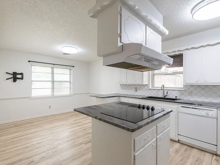 3409 High Meadows Dr — Photo 16
