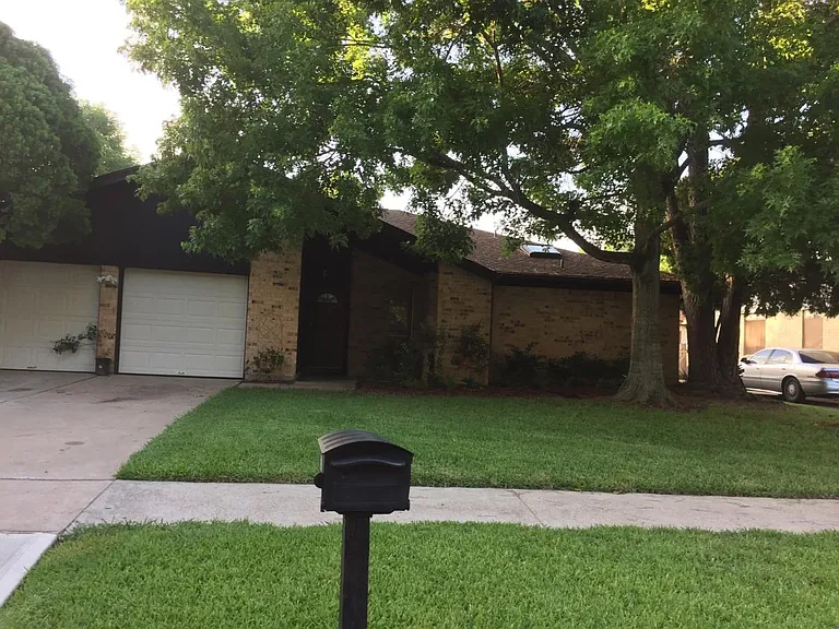 15915 Echo Hill