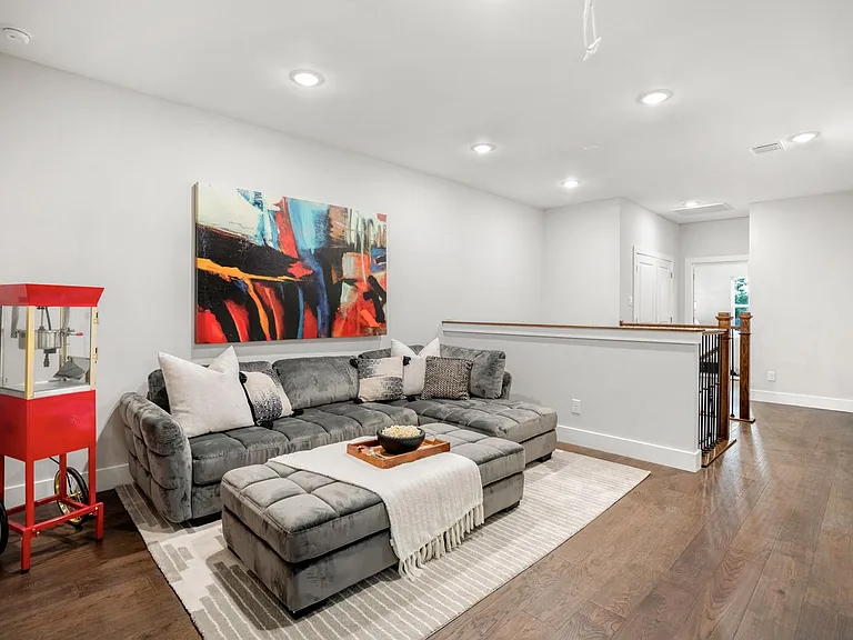 314 N Stiles St — Photo 29