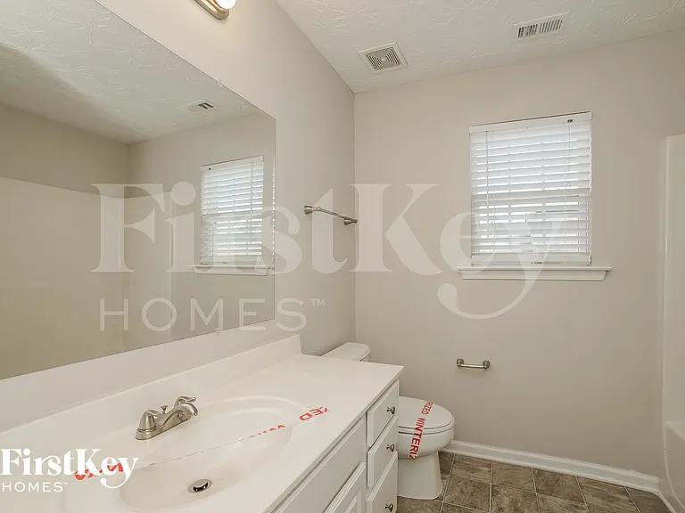 2046 Dartmoth Way — Photo 14