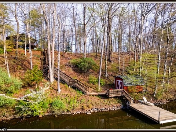 3rd image of 118 Ridge Rd