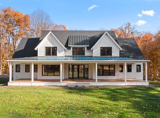 5 Chestnut Hill Rd, Sandy Hook, CT 06482