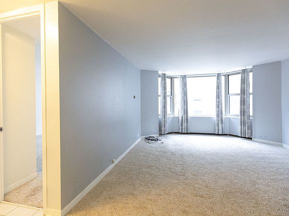 5th image of 535 N Michigan Ave APT 806