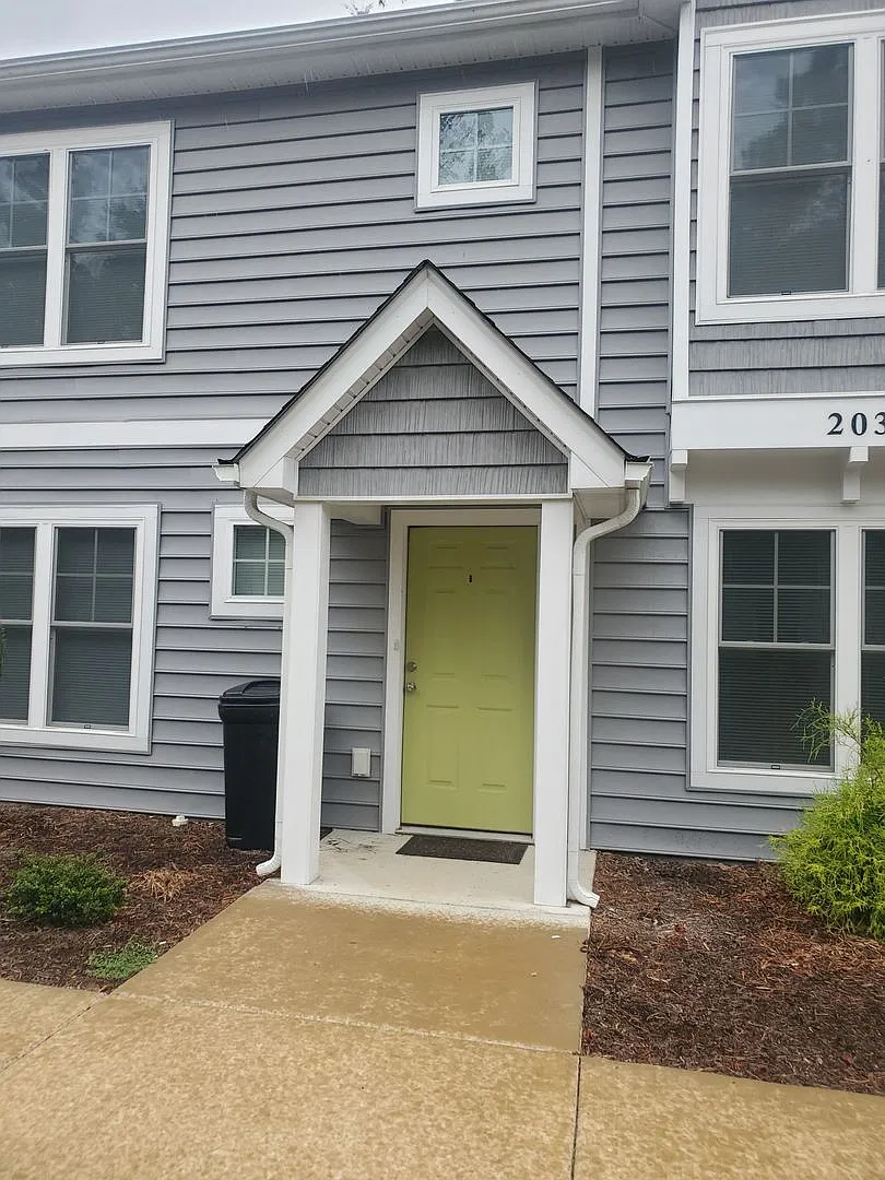 203 N. Dillard Unit E-Blackstone-Ft Barfoot Area — Photo 1