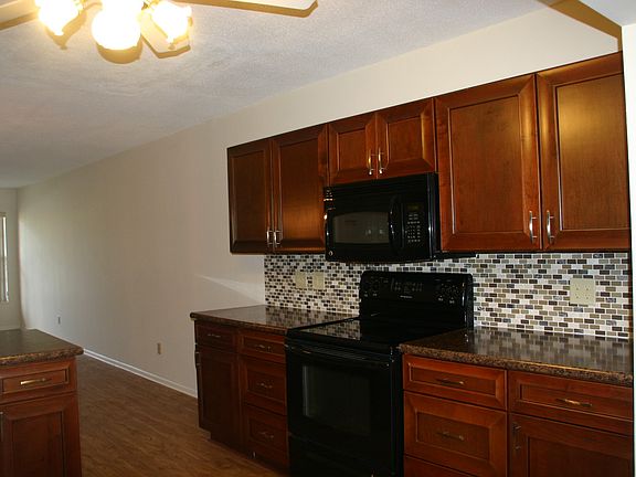5th image of 2070 World Parkway Blvd APT 32