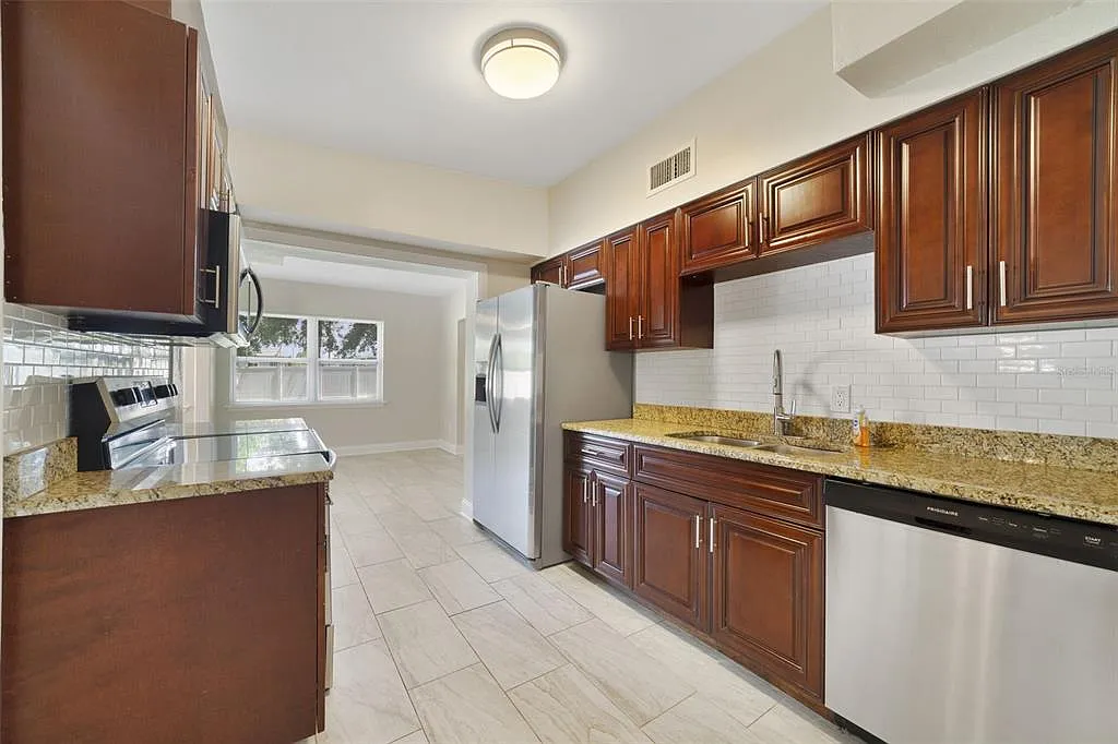 4 bed, 2.0 bath, 1514 sqft, $2,600 — Photo 2