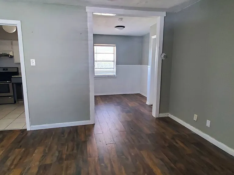 427 Royal Crest Dr — Photo 8