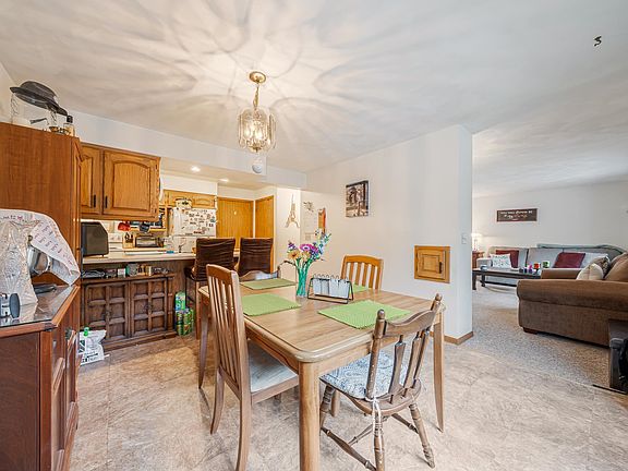 3rd image of 68 Valerie Dr