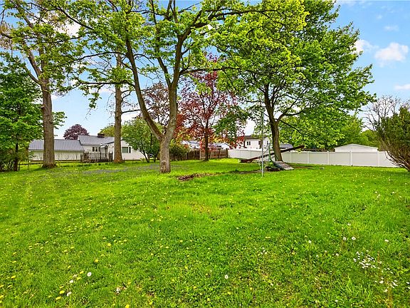 3rd image of 123 Lea Dr